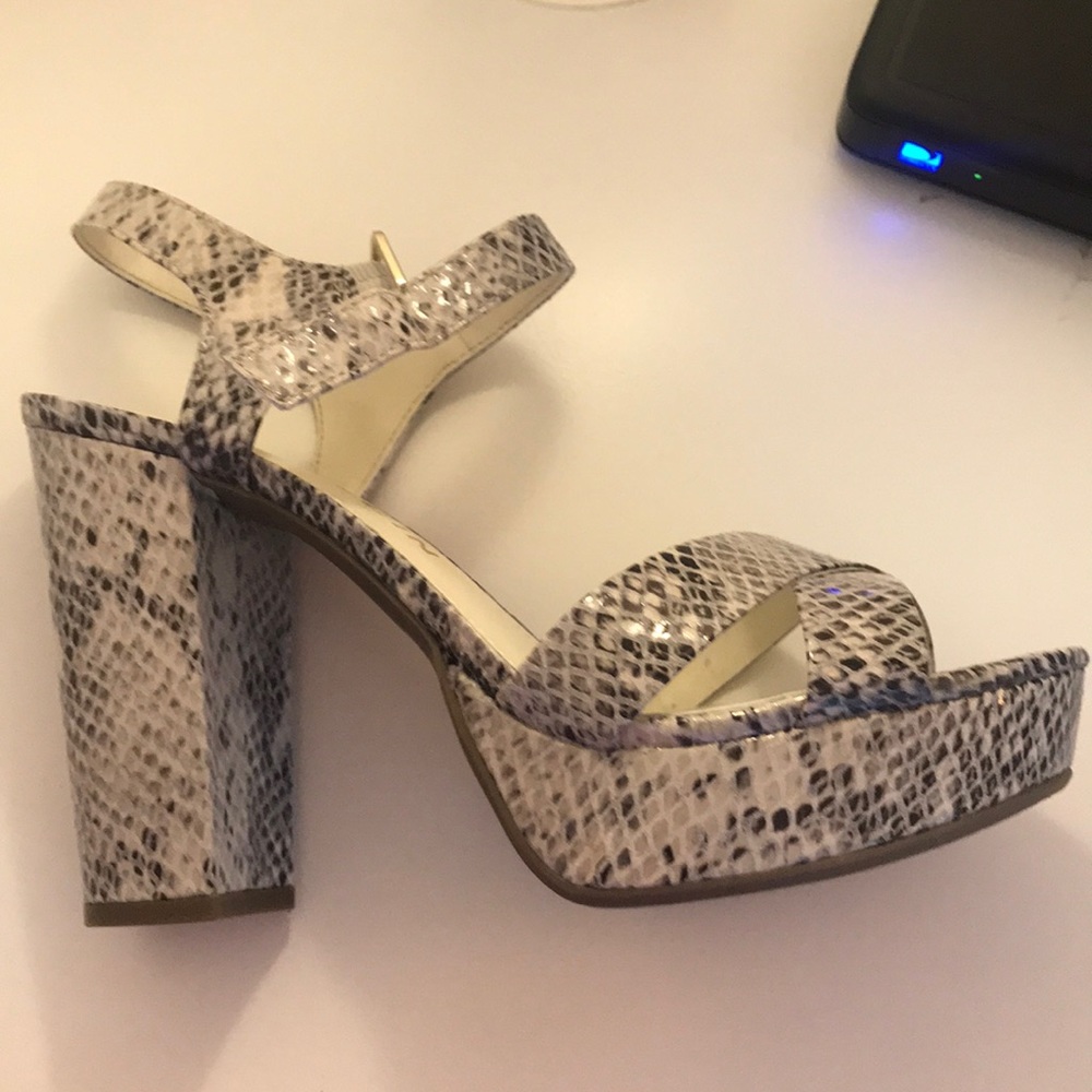 Cleaning out my closet!!Brand new Anne Klein heels